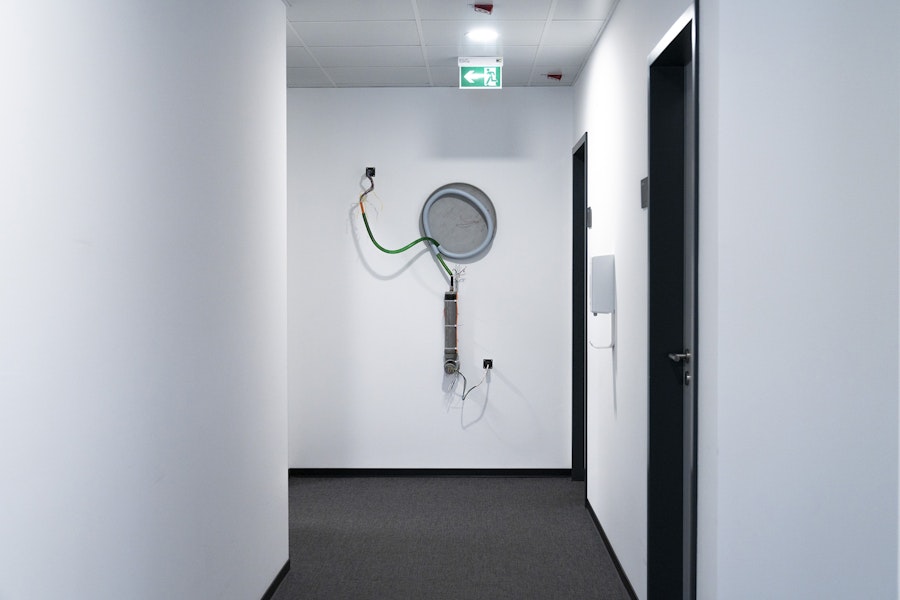 passageways, Julius Gödtel, Rohre und Kabel