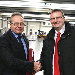 Delegation von Bürgermeistern besucht Logistik Center Fichtenau.
